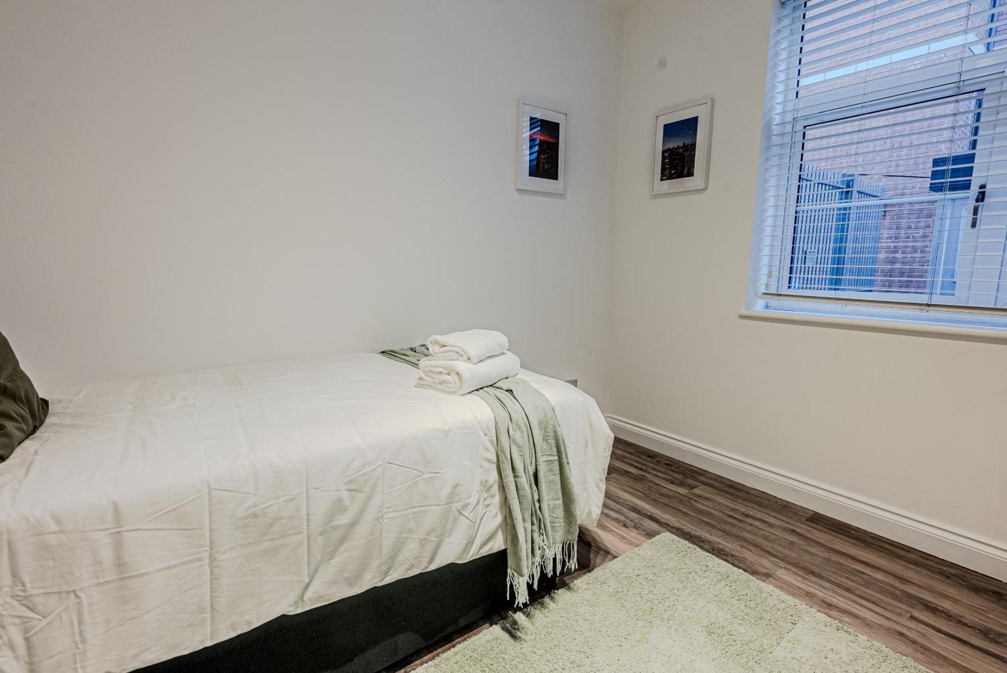 Stunning Three Bedroom Townhouse In The Jewellery Quarter, Birmingham City Centre Sleeps 5- Free Parking Exterior photo